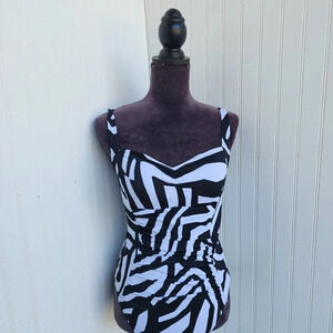 Roatan Women's One Piece Swimsuit Black & White Swim Wear Geo Print Sz M